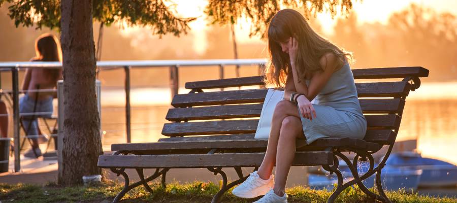 Yaz depresyonu, ciddi bir ruhsal sağlık sorunu olup fark edildiğinde mutlaka üzerinde durulması gereken bir durumdur.